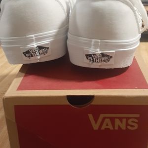 Van's all white canvas. Great Condition. 7 youth, 8.5 women,  7 men. Very clean